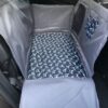 Mata samochodowa dla psa na 2/3 kanapy za pasażerem szara/konie na czarnym - obrazek 6