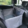 Mata samochodowa dla psa na 2/3 kanapy za pasażerem szara/konie na czarnym