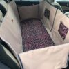 Mata samochodowa dla psa na całe tylne siedzenie z dzieloną przednią ścianą beżowa/kropki na bordo