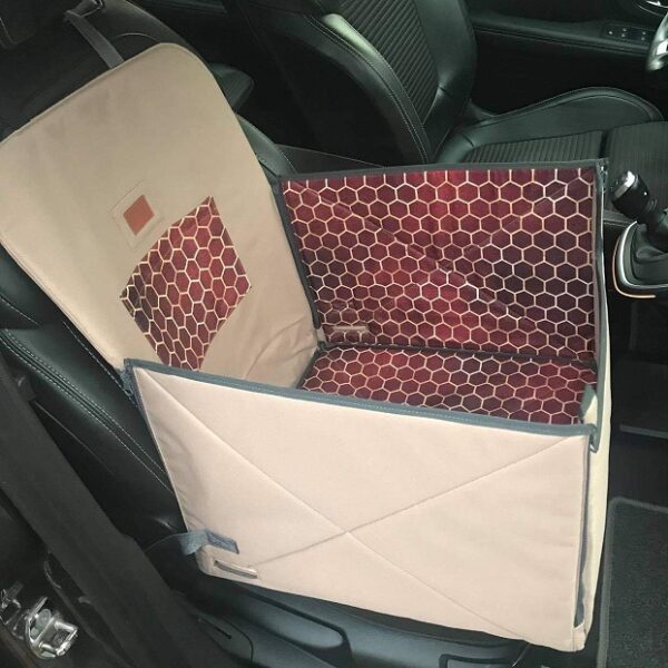 Mata samochodowa dla psa na przednie lub tylne siedzenie BOX profilowany beżowa/bordowy plaster miodu - obrazek 2
