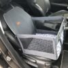 Mata samochodowa dla psa na przednie lub tylne siedzenie BOX z okienkami szara/konie na szarym - obrazek 4